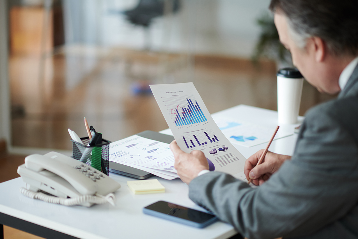Risk Assessments with Deep Learning in Financial Market Analysis